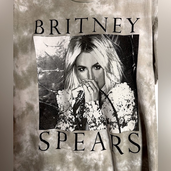 Britney Spears Tie Dye Graphic T-Shirt, short sleeve color Sand Size Medium - Picture 2 of 9